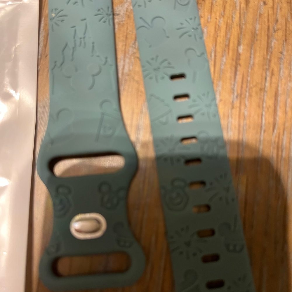 Disney themed silicone watchband - Picture 2 of 2